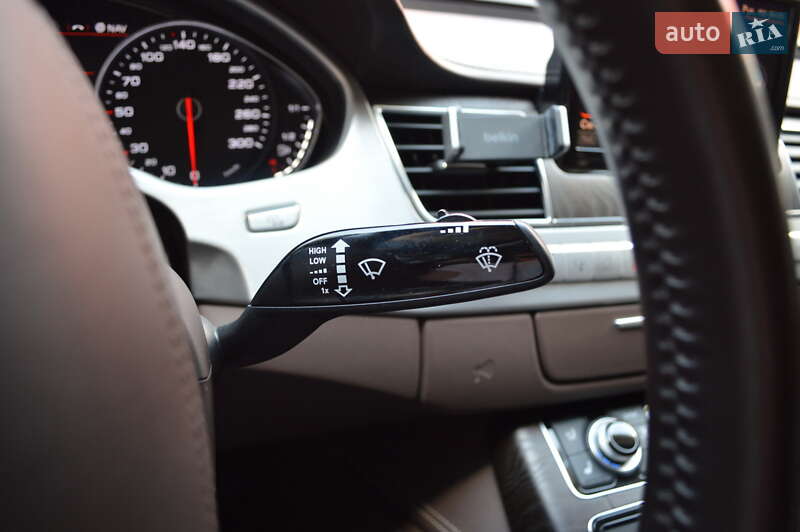 Седан Audi A8 2012 в Львове
