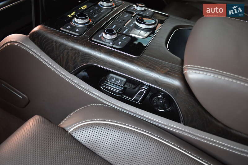 Седан Audi A8 2012 в Львове