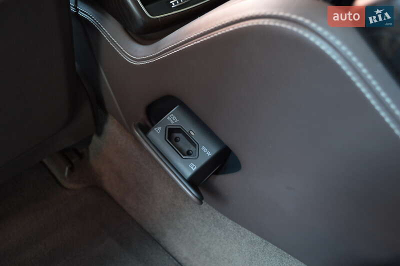 Седан Audi A8 2012 в Львове