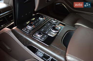 Седан Audi A8 2012 в 