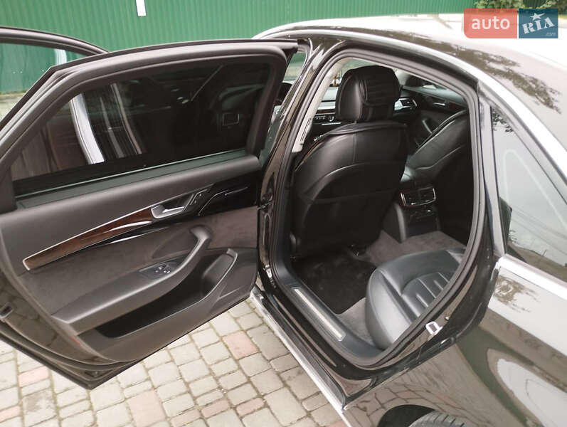 Седан Audi A8 2017 в Залещиках