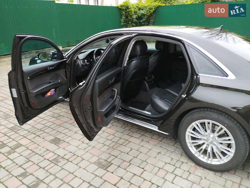 Седан Audi A8 2017 в Заліщиках