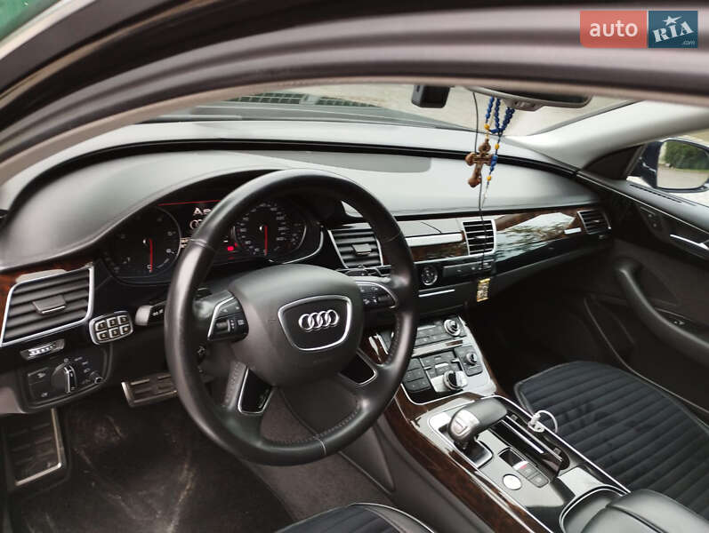 Седан Audi A8 2017 в Заліщиках