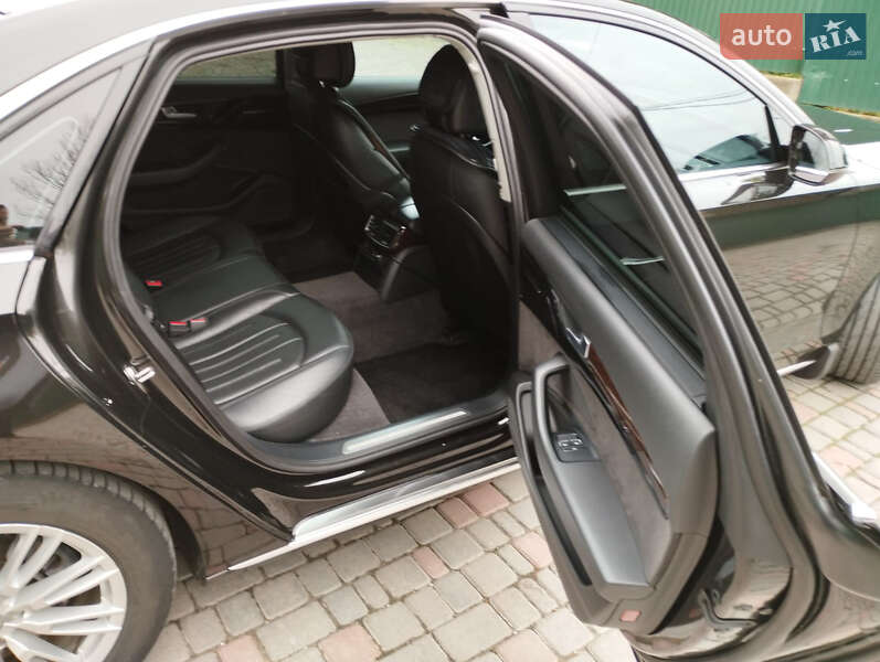 Седан Audi A8 2017 в Заліщиках