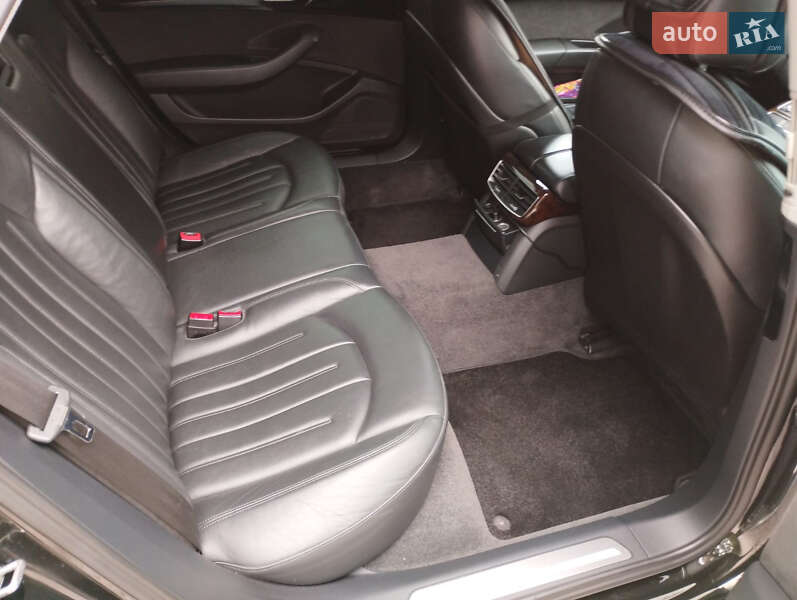 Седан Audi A8 2017 в Заліщиках