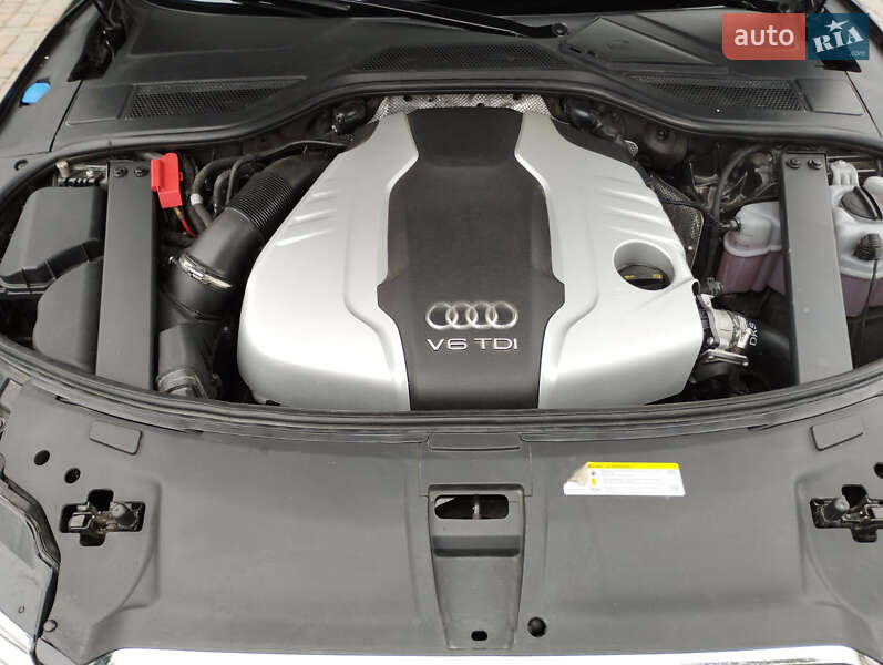 Седан Audi A8 2017 в Заліщиках