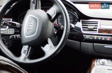 Седан Audi A8 2017 в Залещиках