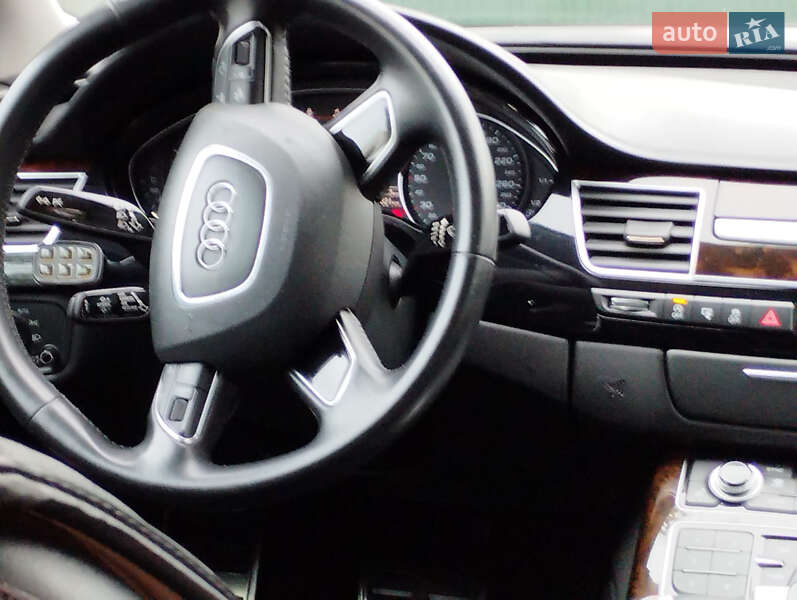 Седан Audi A8 2017 в Залещиках