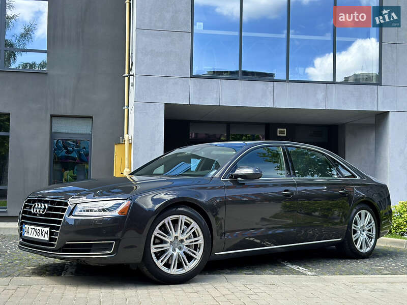 Седан Audi A8 2015 в Львові
