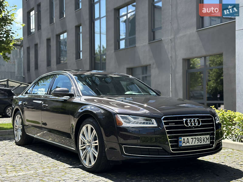 Седан Audi A8 2015 в Львові