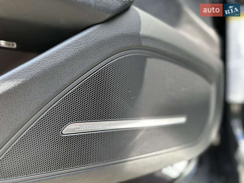 Седан Audi A8 2015 в Львові