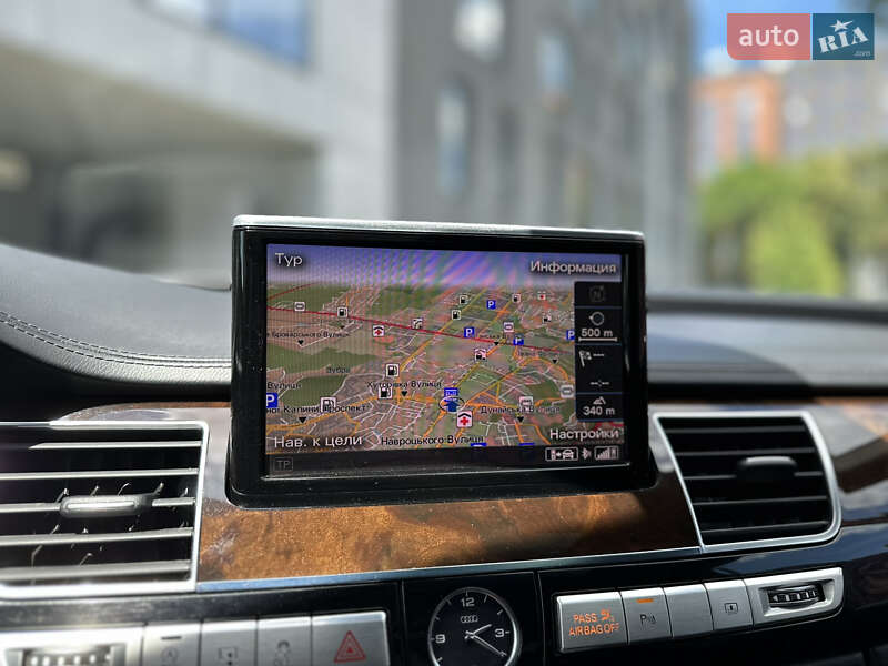 Седан Audi A8 2015 в Львові