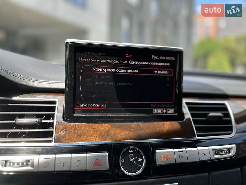 Седан Audi A8 2015 в Львові