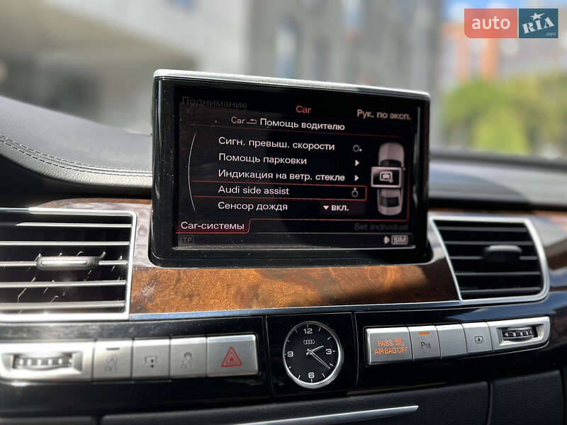 Седан Audi A8 2015 в Львові