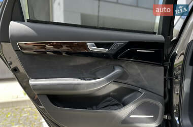 Седан Audi A8 2015 в 