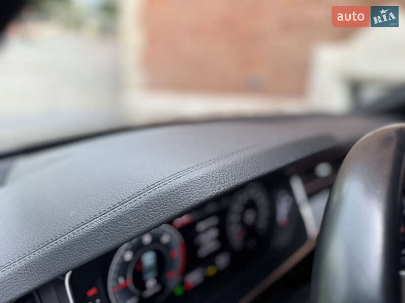 Седан Audi A8 2020 в Львові