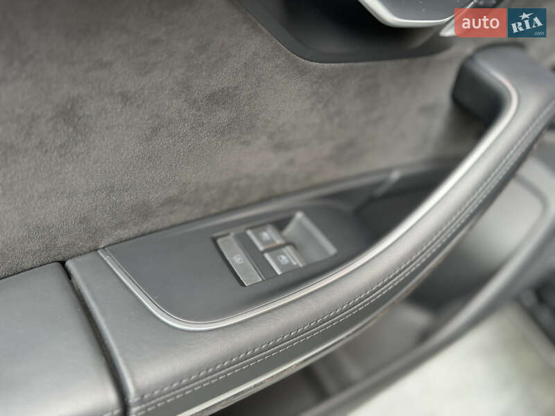 Седан Audi A8 2020 в Львові