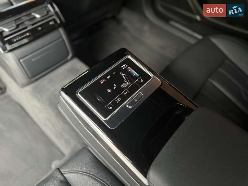 Седан Audi A8 2020 в Львові