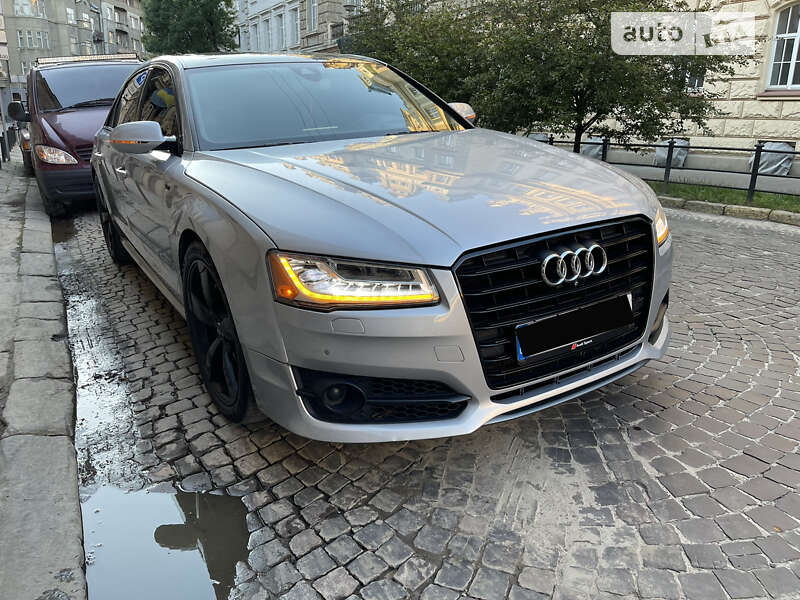Седан Audi A8 2017 в Львове