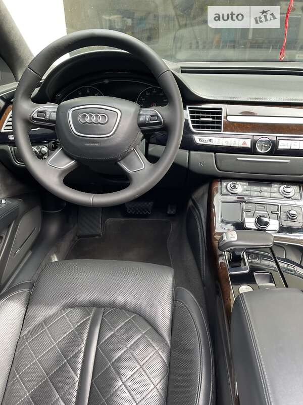 Седан Audi A8 2017 в Львове
