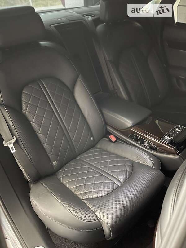 Седан Audi A8 2017 в Львове