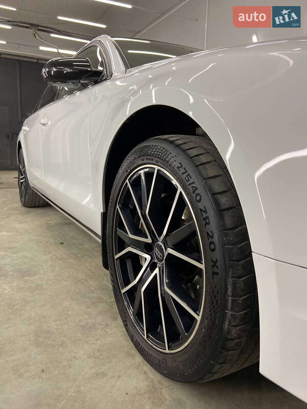 Седан Audi A8 2012 в Львове