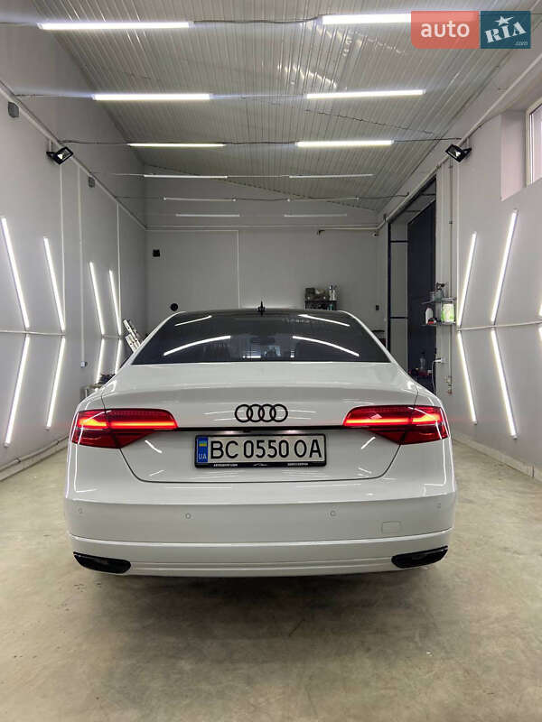 Седан Audi A8 2012 в Львове