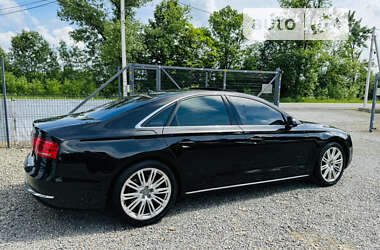 Седан Audi A8 2011 в Иршаве