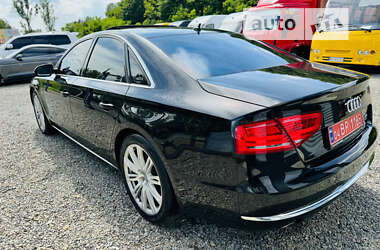 Седан Audi A8 2011 в Иршаве