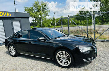 Седан Audi A8 2011 в Иршаве