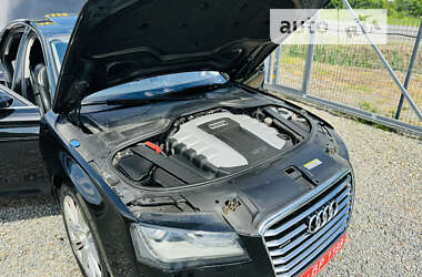 Седан Audi A8 2011 в Иршаве