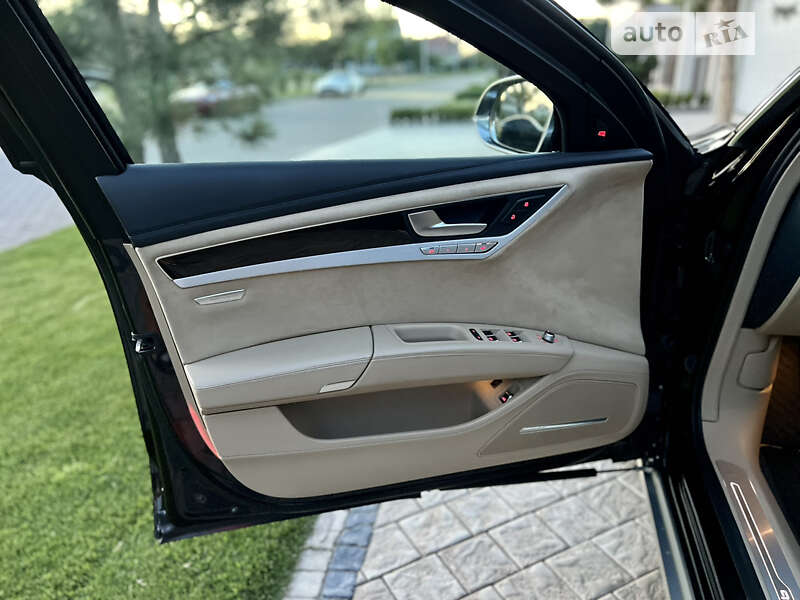 Седан Audi A8 2015 в Одессе