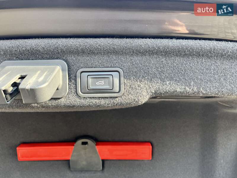Седан Audi A8 2014 в Києві