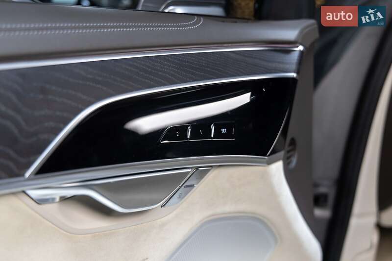 Седан Audi A8 2018 в Луцке
