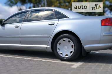 Седан Audi A8 2006 в Южному