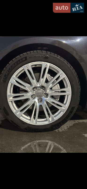 Седан Audi A8 2012 в Одессе