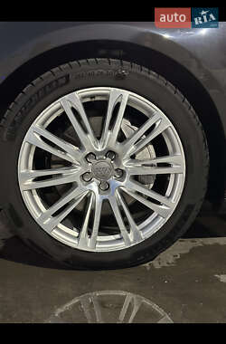 Седан Audi A8 2012 в 