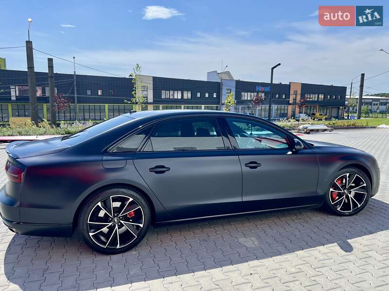 Седан Audi A8 2015 в Львове