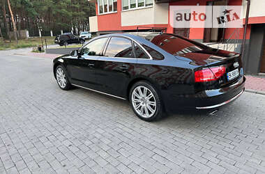 Седан Audi A8 2011 в Вараші