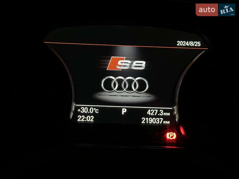 Седан Audi A8 2015 в Каменском