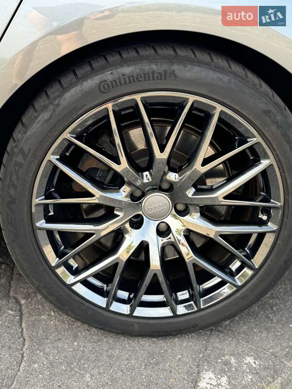 Седан Audi A8 2015 в Каменском