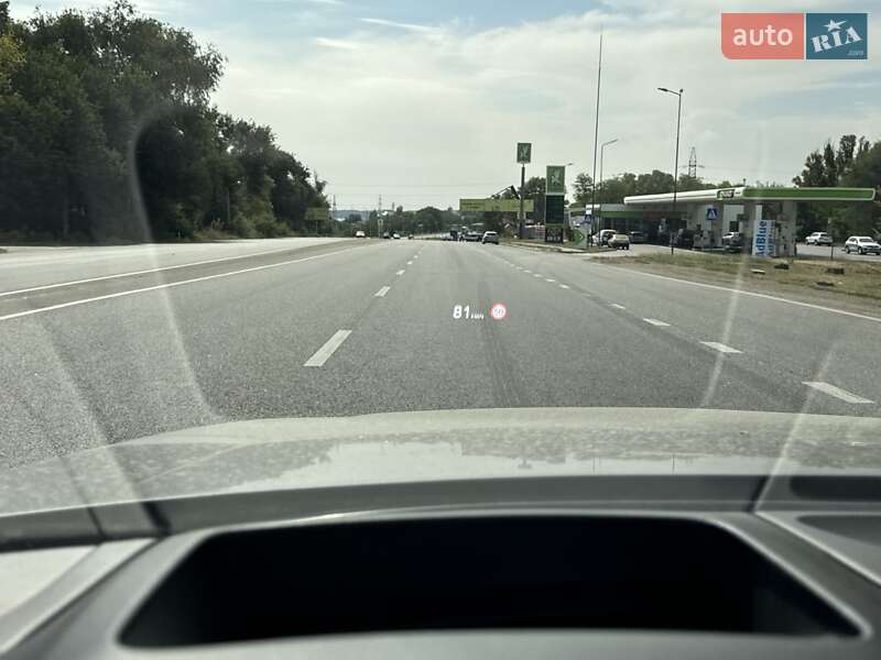 Седан Audi A8 2015 в Каменском