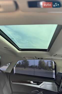 Седан Audi A8 2015 в 