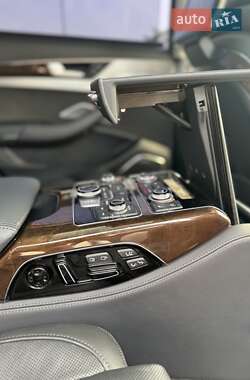 Седан Audi A8 2015 в 