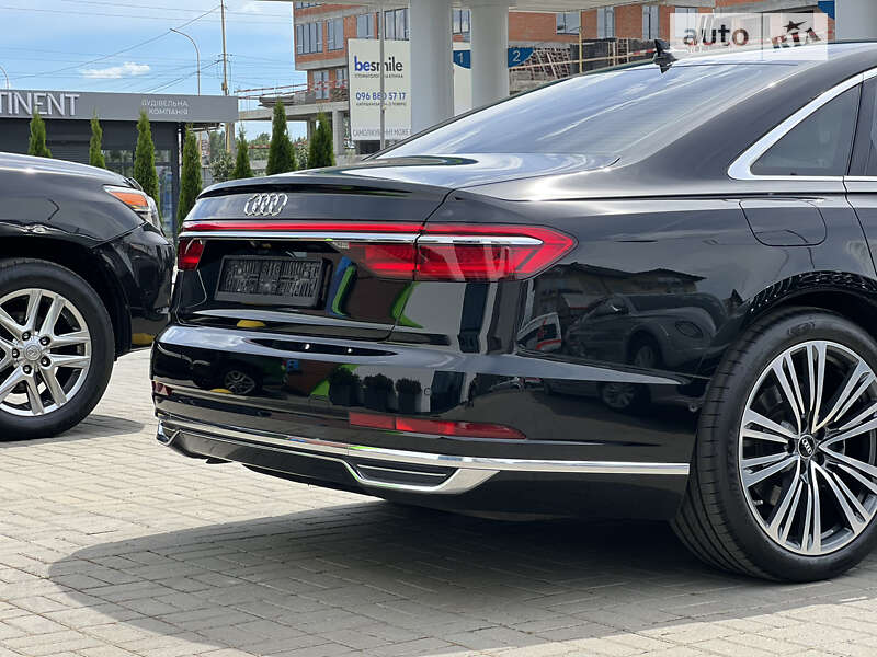 Седан Audi A8 2018 в Ужгороді