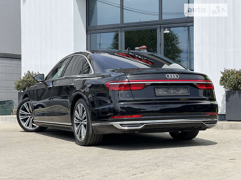 Седан Audi A8 2018 в Ужгороді