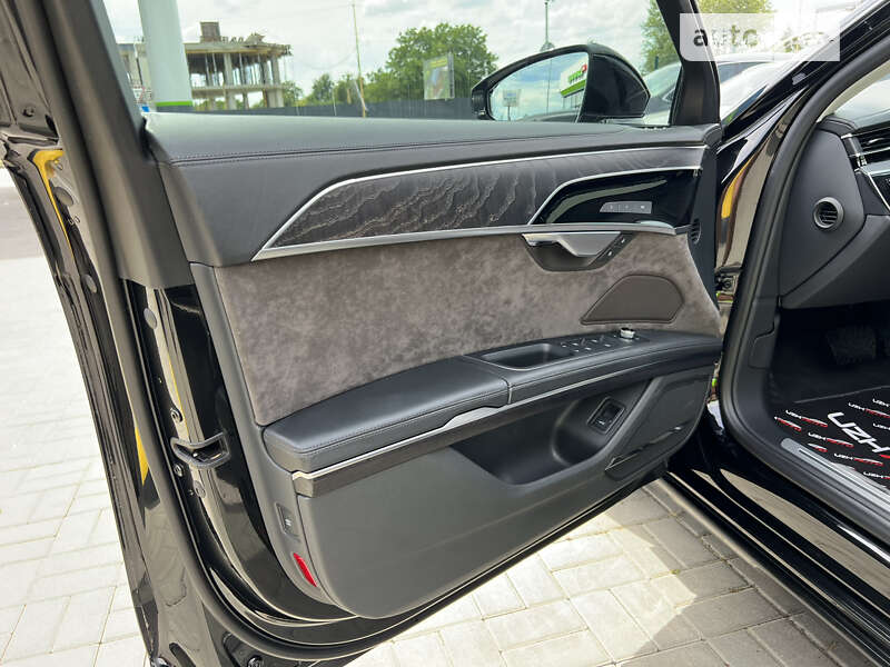Седан Audi A8 2018 в Ужгороді