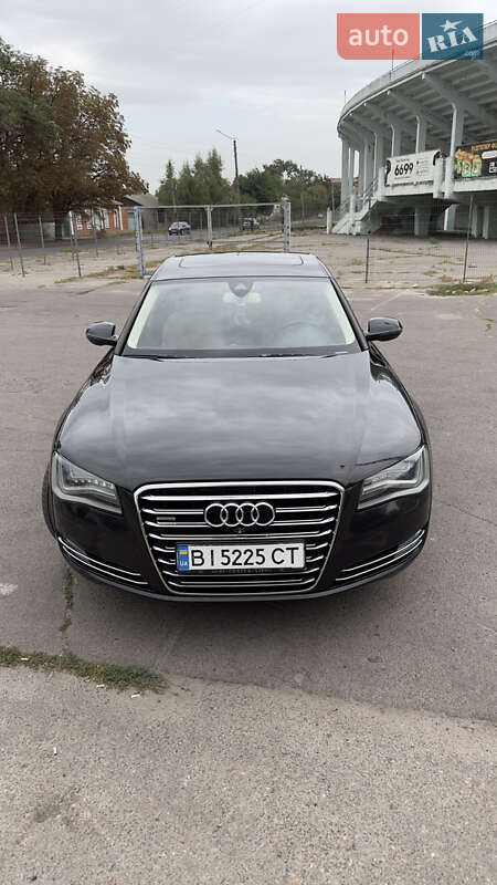 Седан Audi A8 2012 в Полтаві