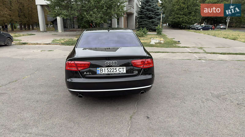 Седан Audi A8 2012 в Полтаві