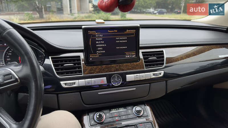 Седан Audi A8 2012 в Полтаві